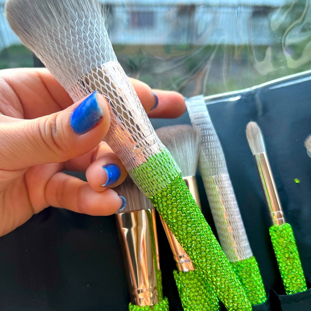 Green bling brushes 💚